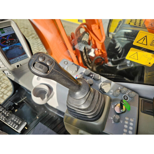 2014 Hitachi ZX250LC-5B-49301124