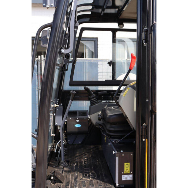2025 Eurotrac SQ18A/HE18CP-49303425