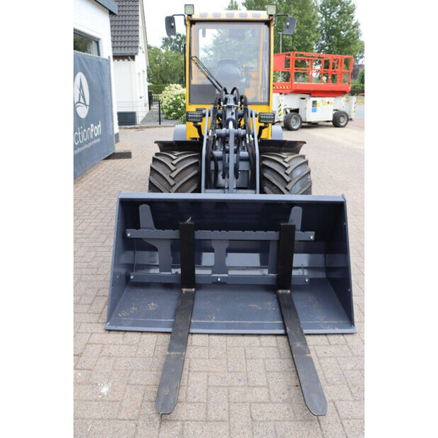 2020 Eurotrac W12-CIF-49303570