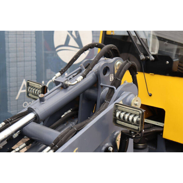 2020 Eurotrac W12-CIF-49303575