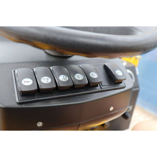 2020 Eurotrac W12-CIF-49303596