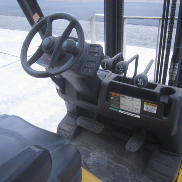2015 يال GLP20LX-49304053