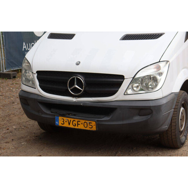 2010 Mercedes-Benz 310CDI-49304074