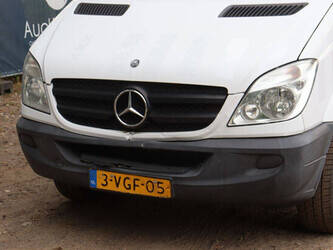 2010-mercedes-benz-310cdi-49304074