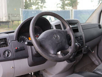 2010-mercedes-benz-310cdi-49304090