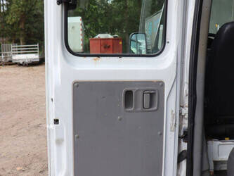2010-mercedes-benz-310cdi-49304101