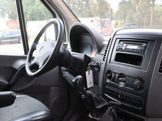 2010-mercedes-benz-310cdi-49304106