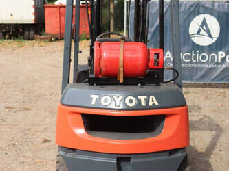 2003-toyota-42-7fgf25-1493500-49304367