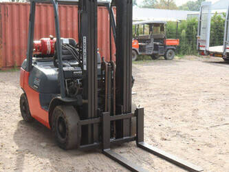 2003-toyota-42-7fgf25-1493500-49304369