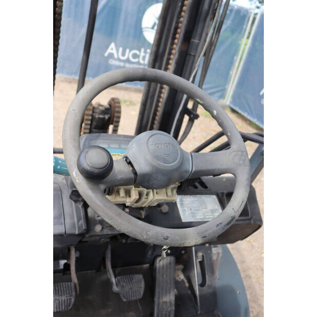 2003 تويوتا 42-7FGF25-49304386