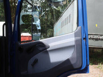 2001-mercedes-benz-970-02-49304492