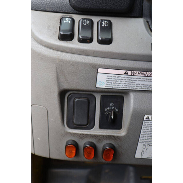 2024 MITSUBISHI 7C18-49305058