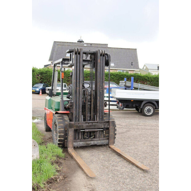 1996 Caterpillar DP40-49305536