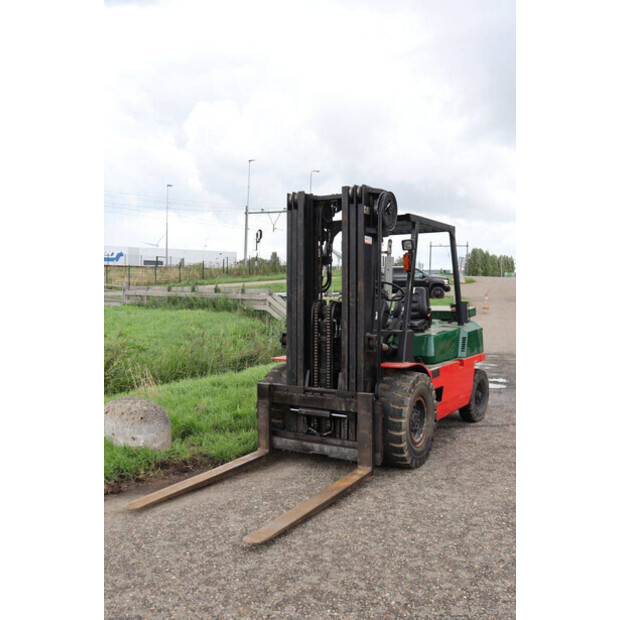 1996 Caterpillar DP40-49305538