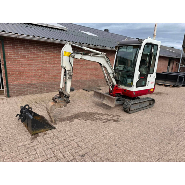 TAKEUCHI TB016-49305724