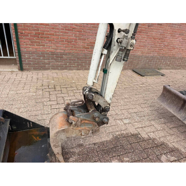 TAKEUCHI TB016-49305729
