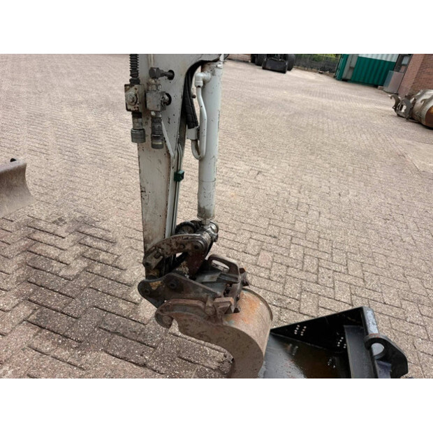 TAKEUCHI TB016-49305730