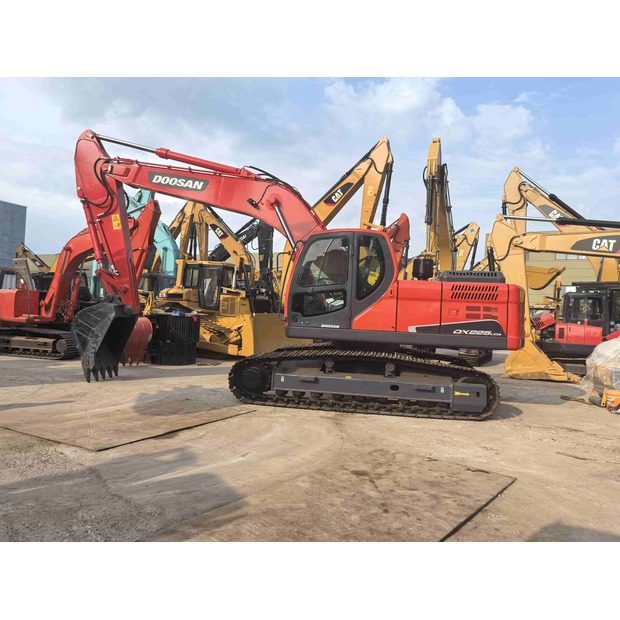 2023 Doosan DX225LC-49312091