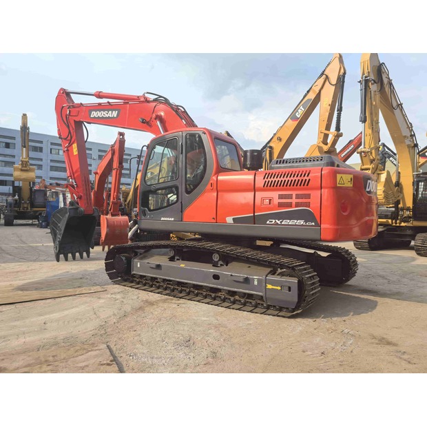 2023 Doosan DX225LC-49312093