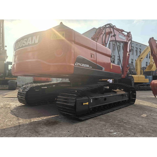 2023 Doosan DX225LC-49312096