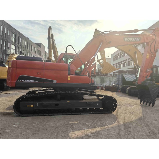 2023 Doosan DX225LC-49312098