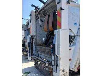 2011-renault-premium-1473380-49315668