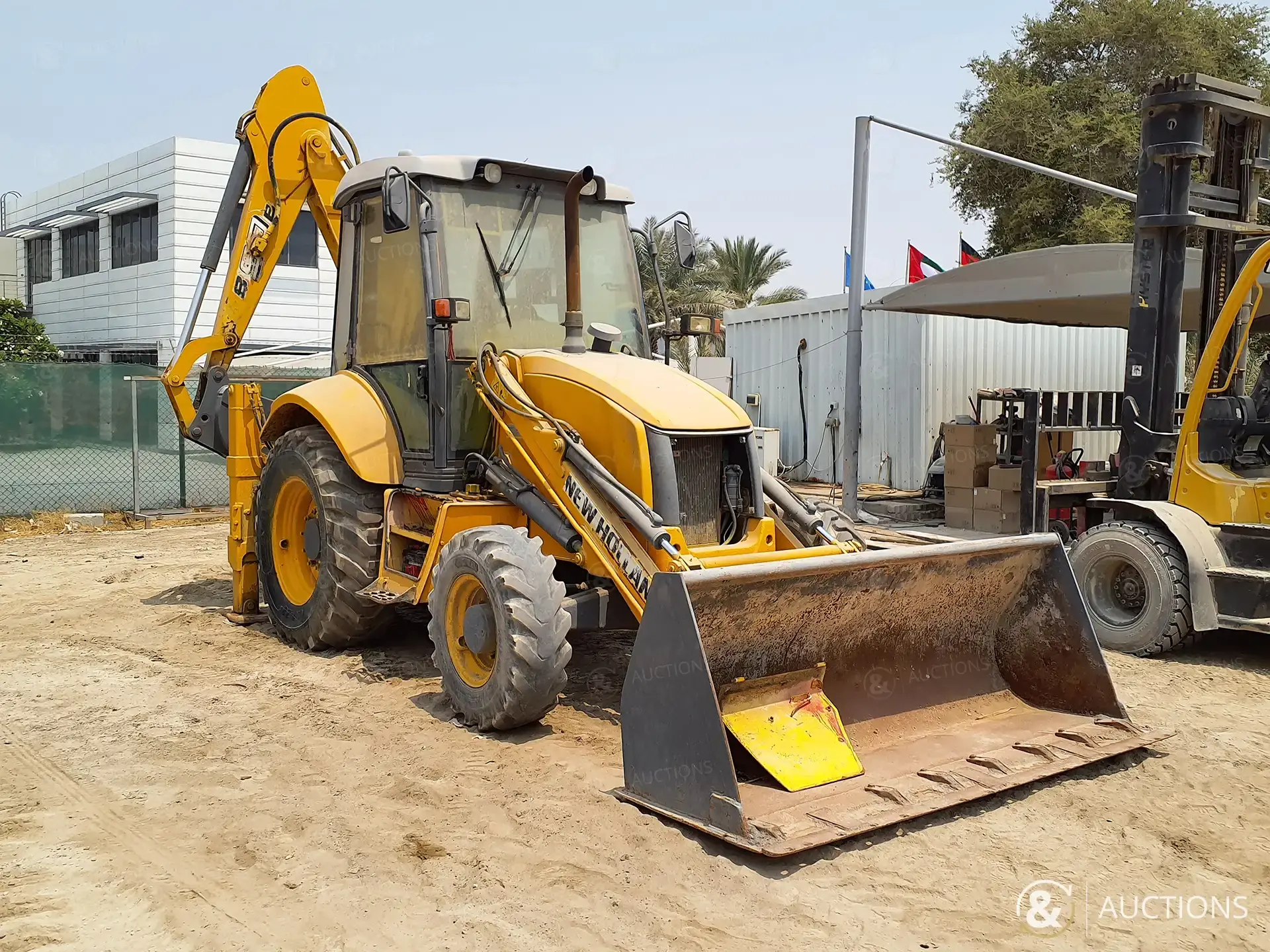 Image de TRACTOPELLES 2015 New Holland B90B À vendre à Ghana