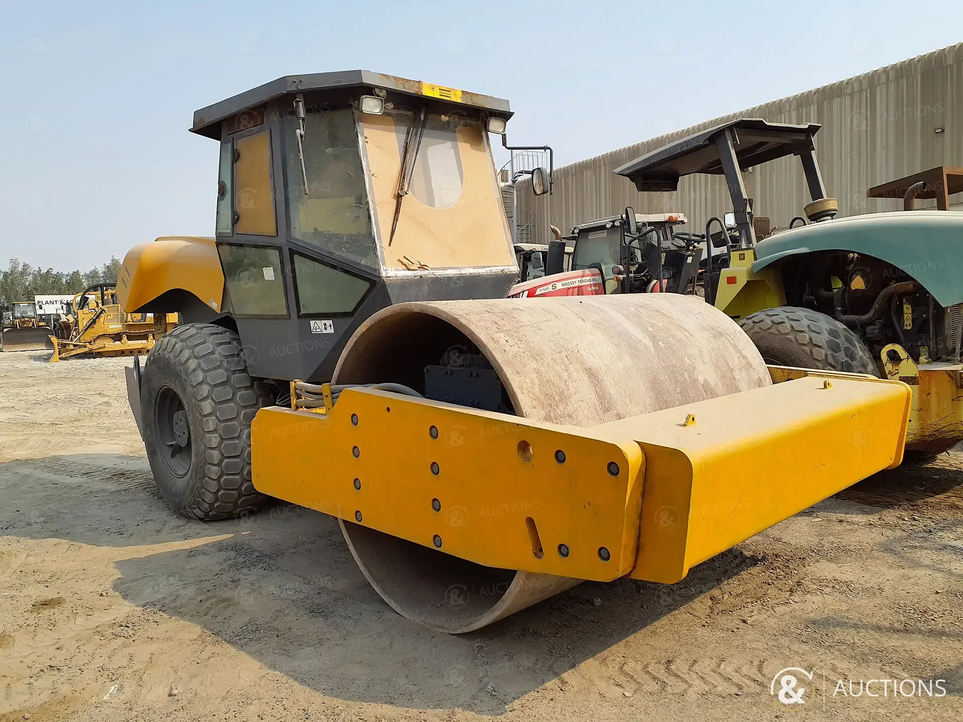 صورة ل معدات رص 2014 ديناباك CA510D