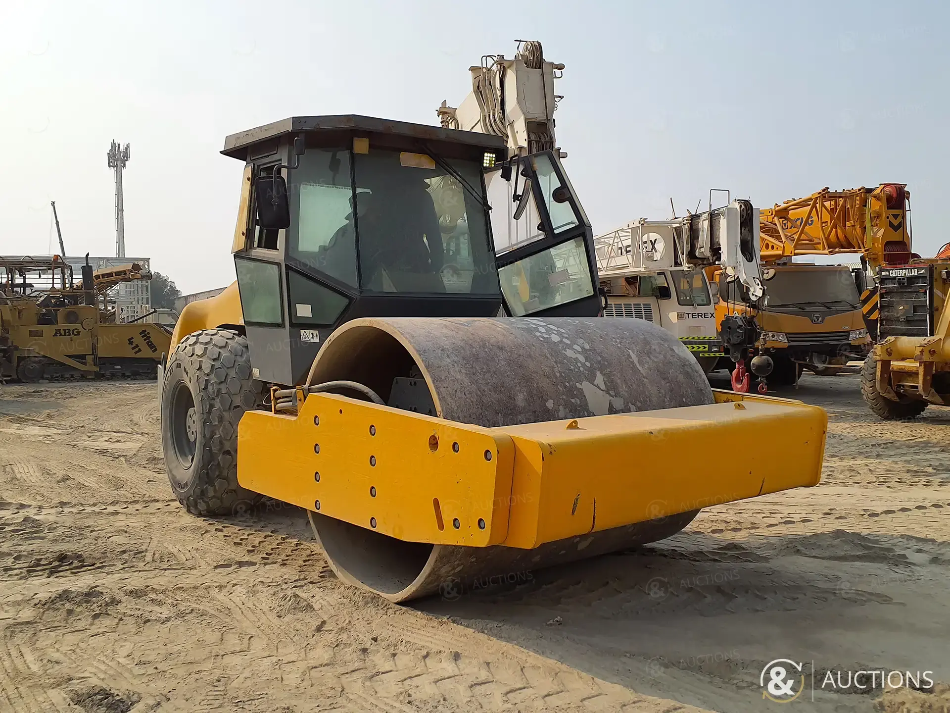 صورة ل معدات رص 2015 ديناباك CA510D