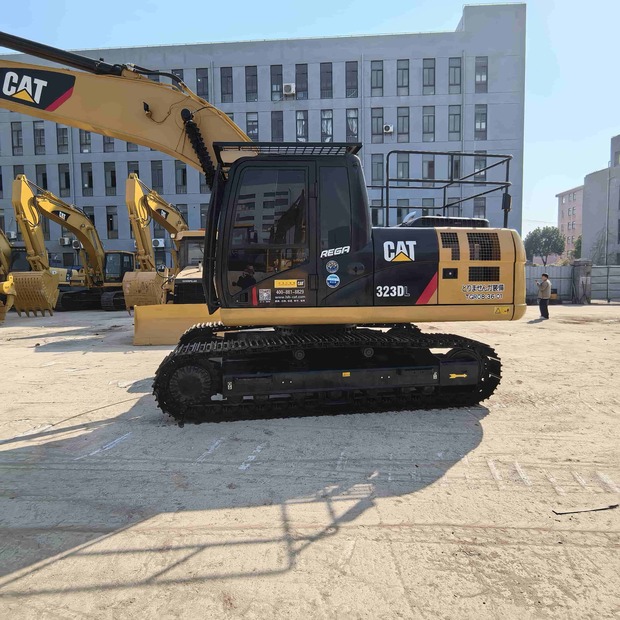 2024 Caterpillar 323DL-49322733