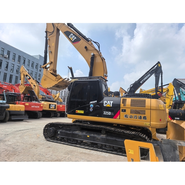 2024 Caterpillar 325D-49322835