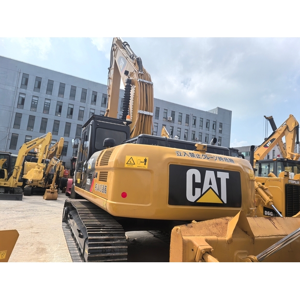 2024 Caterpillar 325D-49322837