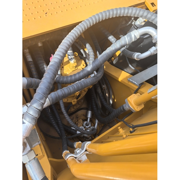 2024 Caterpillar 325D-49322842