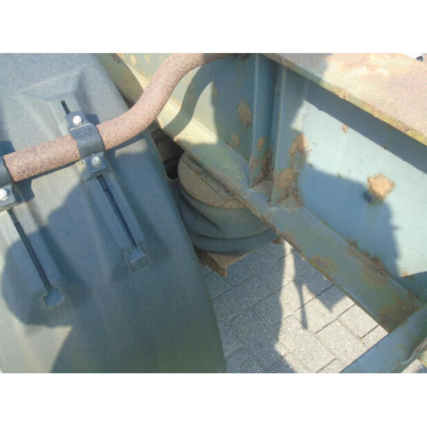 2004 باكتون 3-49323639