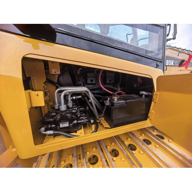 2011 Caterpillar D5K-49326640