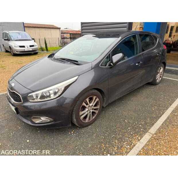 2013 KIA CEE-D-49326673