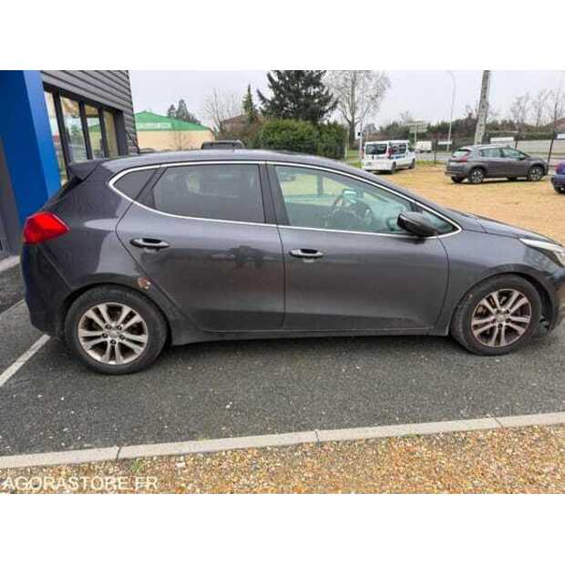 2013 KIA CEE-D-49326679