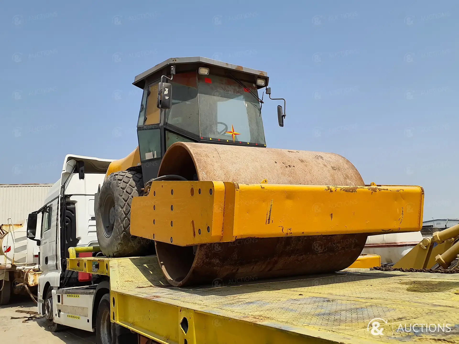 صورة ل معدات رص 2014 ديناباك CA510D