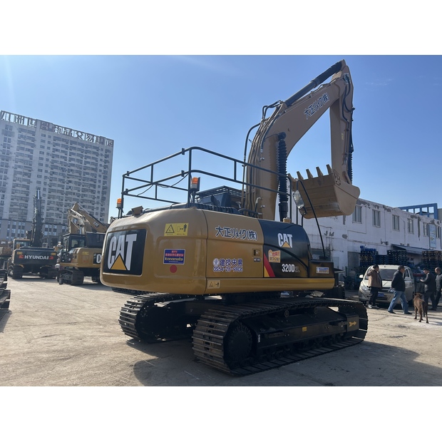 2022 كاتربيلر 320D2-49332167