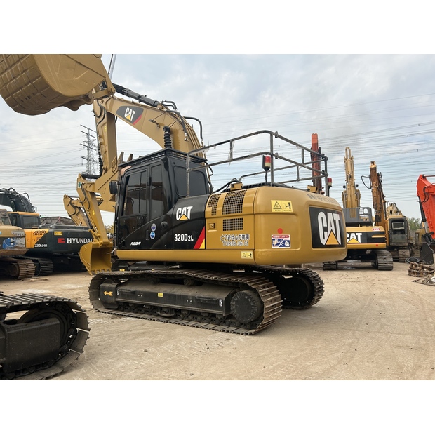 2022 كاتربيلر 320D2-49332171