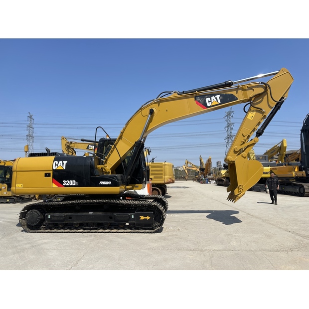 2023 كاتربيلر 320D2-49332186