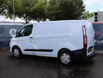 2015-ford-transit-custom-1494342-49344155