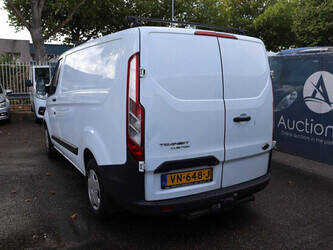 2015-ford-transit-custom-1494342-49344156