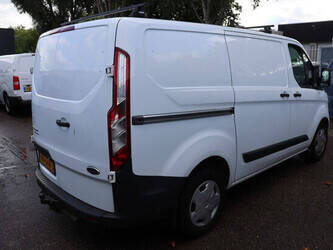 2015-ford-transit-custom-1494342-49344158