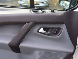 2015-ford-transit-custom-1494342-49344171