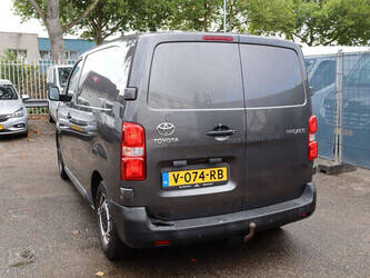 2018-toyota-proace-1494345-49344281