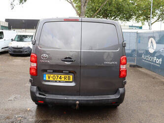 2018-toyota-proace-1494345-49344282