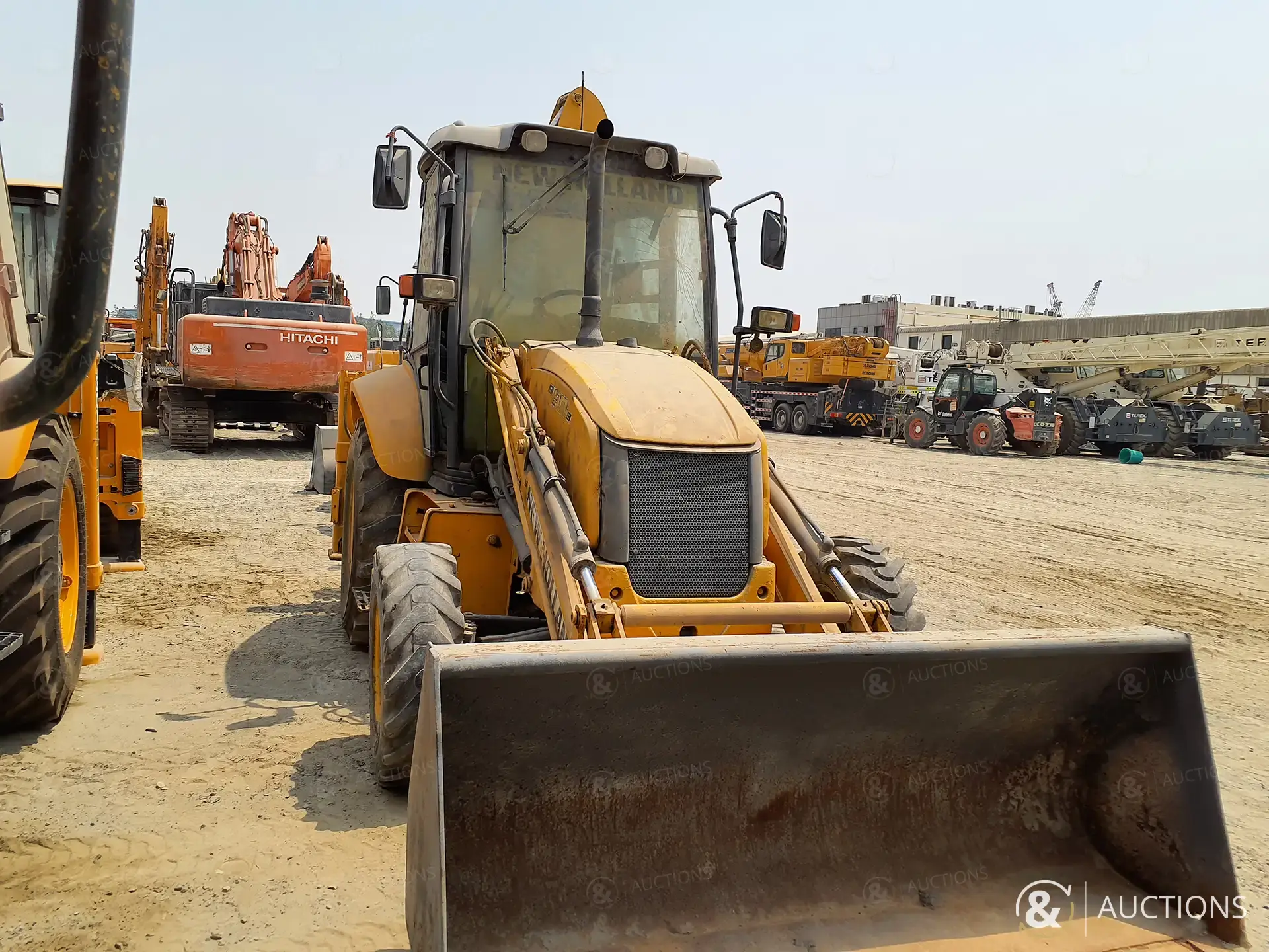 صورة ل 2015 نيو هولاند B90B