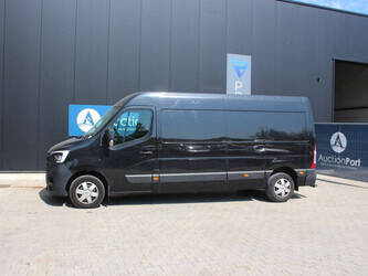renault-master-crossover-1494795-cover-image
