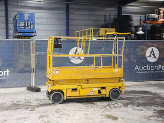2013-haulotte-compact-8-1500676-cover-image